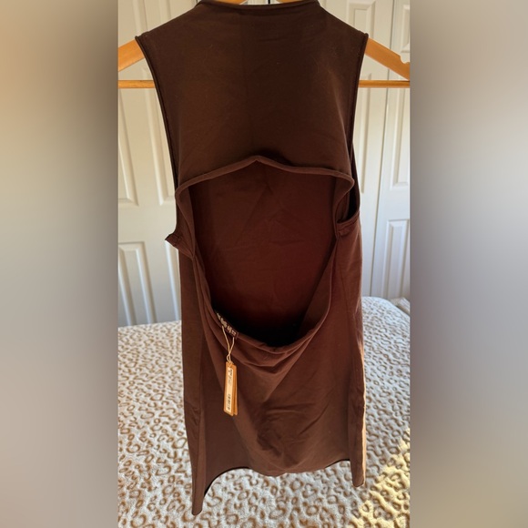 NEW! SKIMS Brown Fitness Wearable Women’s 
Size: L - Picture 3 of 9